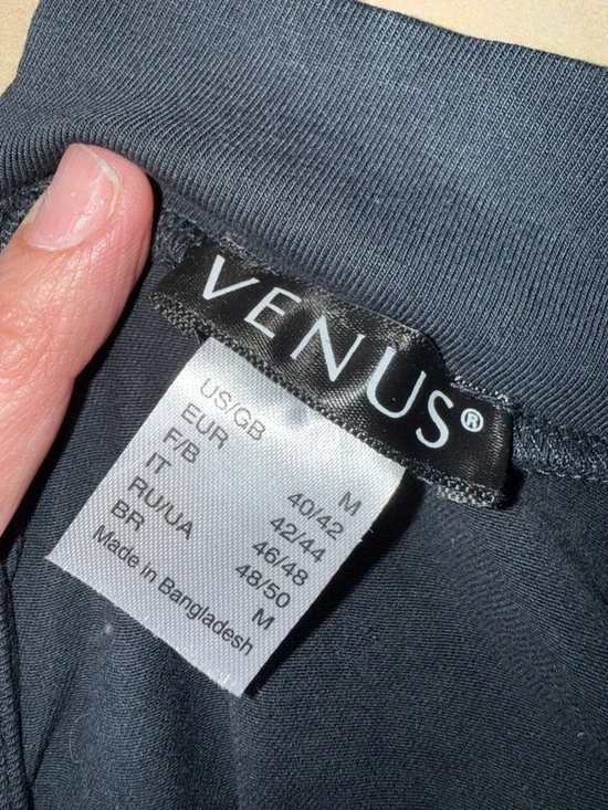 Venus dress - Picture 3 of 3